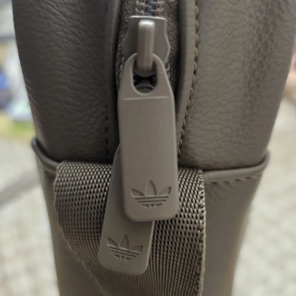 adidas Originals Airliner Trefoil Messenger Bag